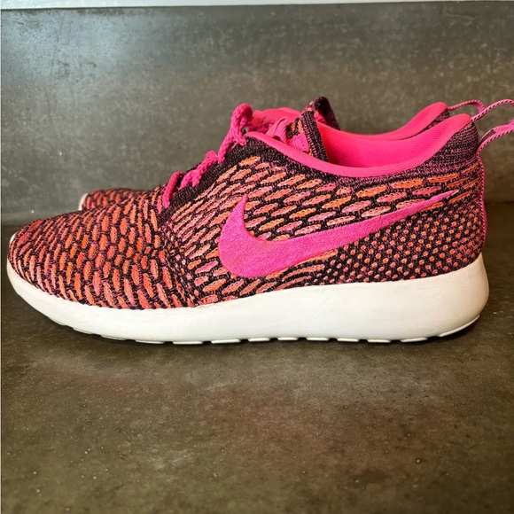 Nike Rosherun Flyknit Vivid Pink And Black Size Women’s 9 Running Shoes - Picture 6 of 14